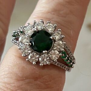 Elegant 925 Sterling Silver Vintage Swarovski emerald green crystal Ring size 10